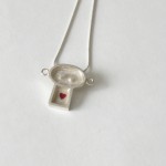 Necklace - Gentil robot is in love