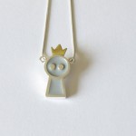 Necklace – Gentil robot is the queen
