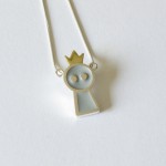 Necklace – Gentil robot is the queen