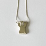 Necklace – Gentil robot is the queen
