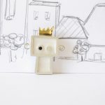 Gentil robot est le roi, sterling silver, brass and resin pendant, no.305